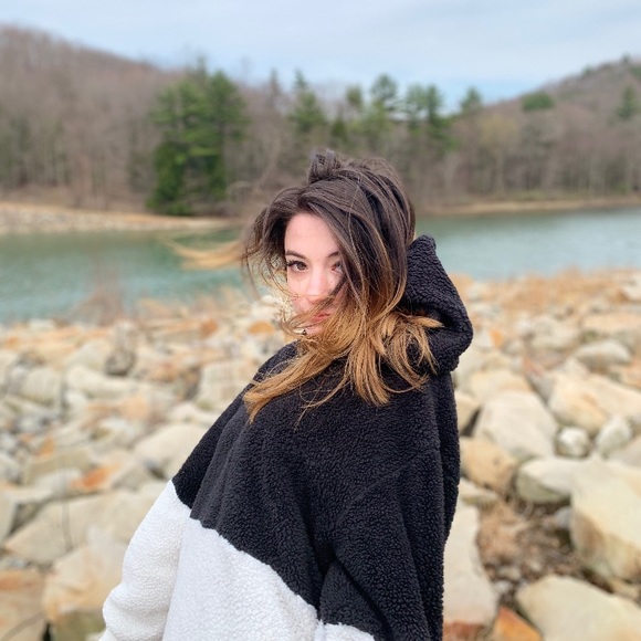 Meet your Posher, Angie - Picture 1 of 1